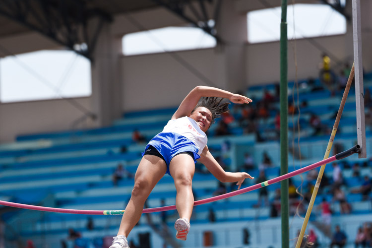 Tessa Tan of CHIJ St. Nicholas Girls' School placed 10th in the girls' Open pole vault event. (Photo 9 © Iman Hashim/Red Sports)