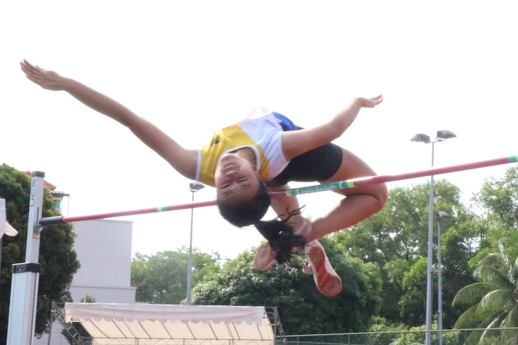 Jade Chew won the gold in the B Division girls' high jump with a new personal best of 1.62m. (Photo 14 © REDintern Julianna Jothi)