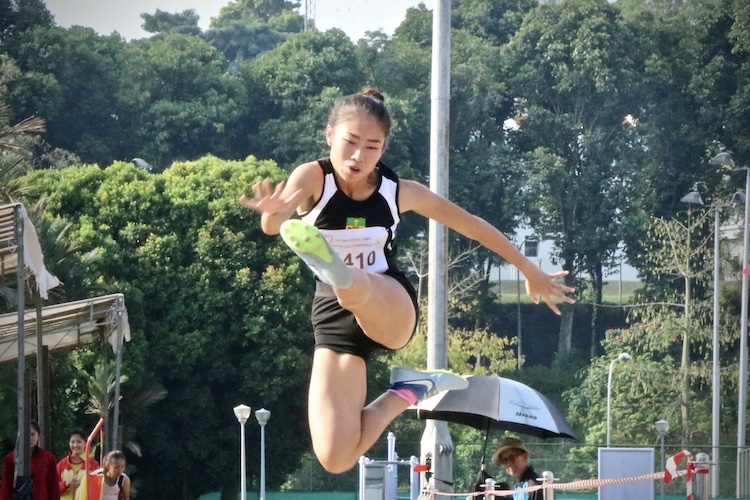 Valencia Ho Ting Yin of Raffles Institution (RI) in action. Valencia placed second overall and was awarded with silver.
