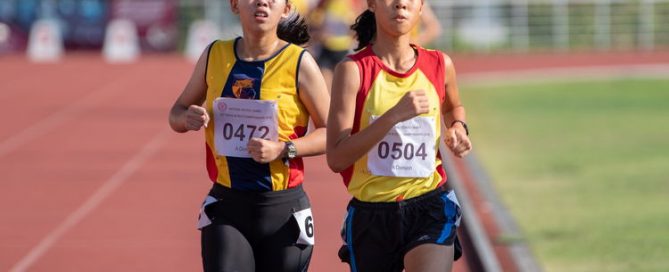 Left to right: Chua Hsi-Ern Caylee of ACJC and Clarice Lau Jia Yun of HCI. The two girls started the 3000m A Division Girls' final almost side-by-side.