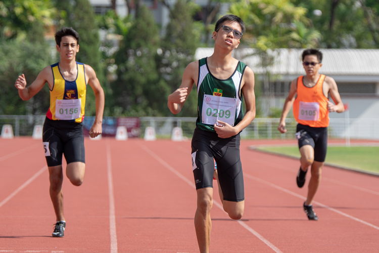 In the lead, Caleb Loy Jun Kai of RI, who won the 400m C Division Boys Finals. Behind him (left to right): Rayan Bagheri Aghdam of ACS(I) and Liau Fong Jun of SSP.