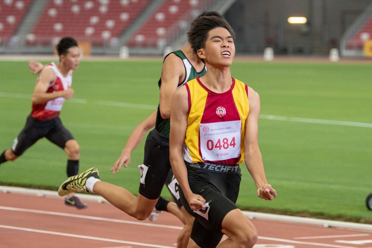 Gabriel Lee (#484) of Victoria School coming in first place in the B Division Boys' 110m hurdles final.