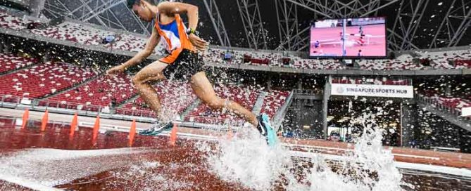 Loh Wei Long of Yuan Ching Secondary School on his way to winning the 2000m Steeplechase final. (Photo 1 © Stefanus Ian)