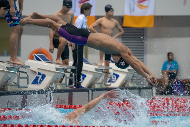 Swimmers racing in the 4x50m freestyle relay finals. (Photo X © Jared Khoo/Red Sports)
