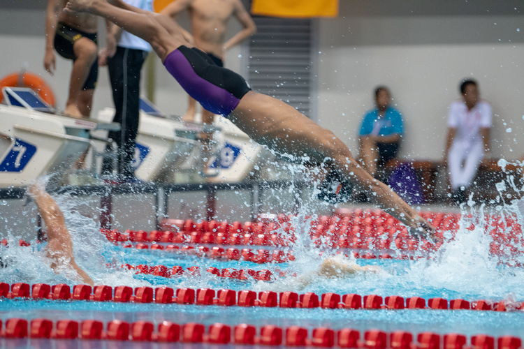 Swimmers racing in the 4x50m freestyle relay finals. (Photo X © Jared Khoo/Red Sports)