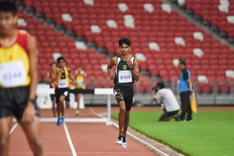 RI's Armand Mohan (#105), who performed better and was destined for a better finishing position in the initial race run on March 25 at Choa Chu Kang Stadium, eventually came in third place in the re-run at National Stadium. (Photo X © Iman Hashim/Red Sports)