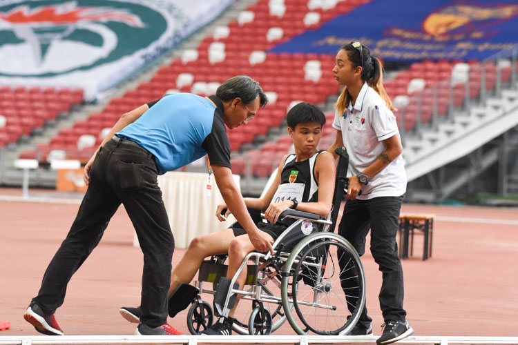 Wang Minhong of RI ends his race in a wheelchair as soon as it started. (Photo X © Iman Hashim/Red Sports)