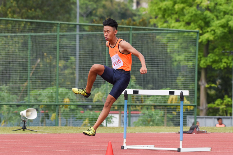 Jet Goh (#135) of SSP starts his run in the B Division boys' 400m hurdles final. He finished in fifth place. (Photo 1 © Iman Hashim/Red Sports)