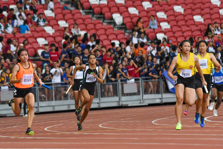 SSP's Diane Pragasam (#324), RI's Grace Shani Anthony (#399) and VJC's Hannah Loo (#456) race on the anchor leg of the A Division girls' 4x100m relay. Their teams finished in first, second and fourth respectively. (Photo 1 © Iman Hashim/Red Sports)