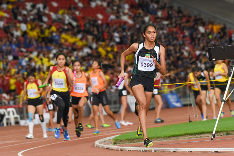 RI's sprint double champ Grace Shani Anthony (#399) receives the baton first on the anchor leg in the A Division girls' 4x400m relay. (Photo 1 © Iman Hashim/Red Sports)
