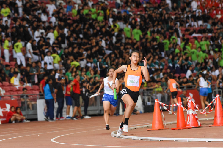 SSP's Samantha Ortega anchors her team to the gold in the C Division girls' 4x400m relay. (Photo 1 © Iman Hashim/Red Sports)