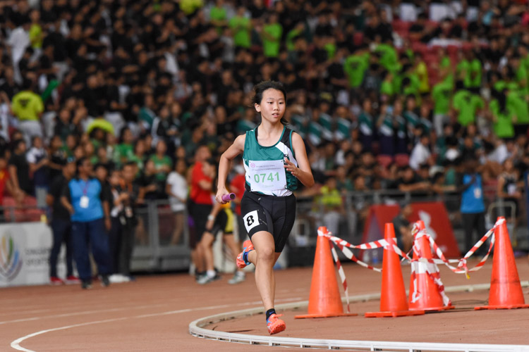 RGS' Regina Ng (#741) on the anchor leg in the C Division girls' 4x400m relay. (Photo 1 © Iman Hashim/Red Sports)