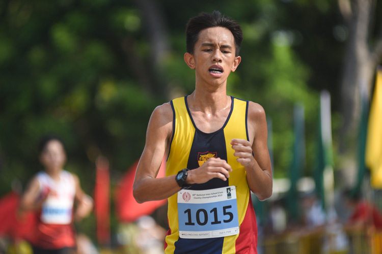 ACS(I)’s Ethan Chua (#1015) finished 11th in the Boys’ A Division cross country race with a time of 17:05.4. (Photo 1 © Iman Hashim/Red Sports)