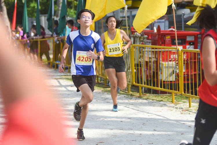 VJC's Charmaine Sew (#2103) finished ninth in the Girls’ A Division cross country race with a time of 17:09.8. (Photo 1 © Iman Hashim/Red Sports)