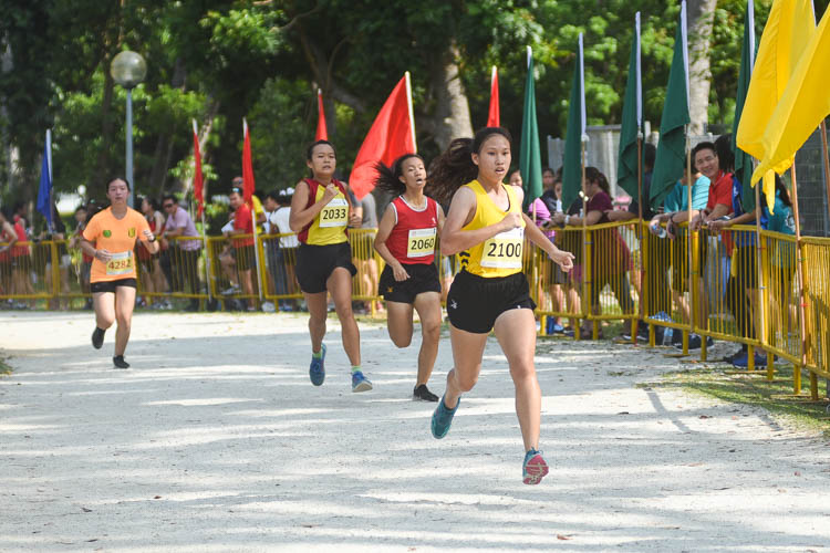 VJC's Tey Chu Yi (#2100) finished 13th in the Girls’ A Division cross country race with a time of 17:19.9. (Photo 1 © Iman Hashim/Red Sports)