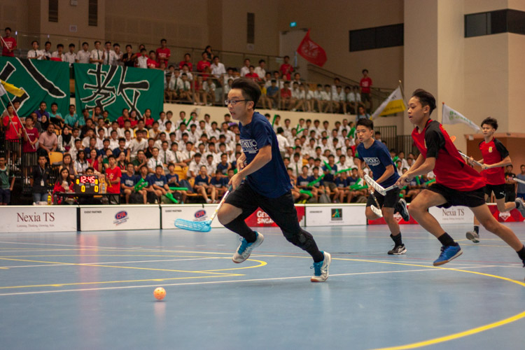 Ryan Chia (CHS #8) chases for the loose ball. (Photo 5 © REDintern Jordan Lim)