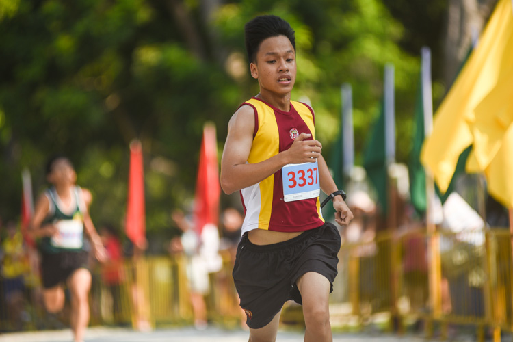 Victoria School's Daniel Ho (#3337) finished 20th in the Boys’ B Division cross country race with a time of 18:04.0. (Photo 1 © Iman Hashim/Red Sports)