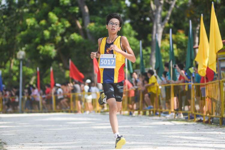 Ferrell Lee, who dropped out mid-race in the recent National Schools Track 3000m final, emerged the champion in the Boys’ C Division cross country race with a time of 13:36.8, leading ACS(I) to the team title. (Photo 1 © Iman Hashim/Red Sports)