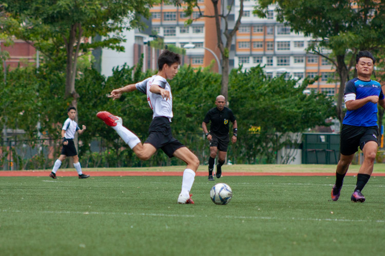 Jeremy Halim (HCI #4) prepares to pass the ball to a teammate up the pitch. (Photo 5 © REDintern Jordan Lim)
