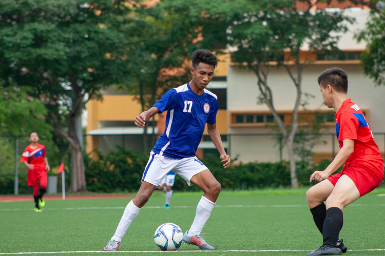 Nauman Adiel (TMJC #17) faces a YIJC defender en route to goal. (Photo 10 © REDintern Jordan Lim)