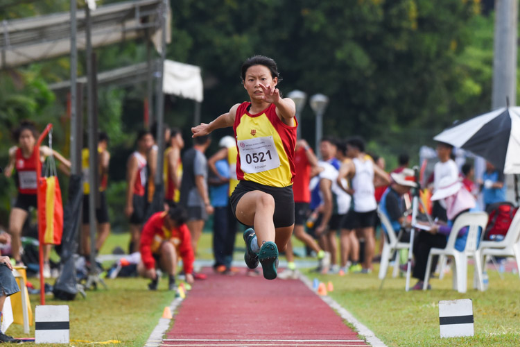 Tan Tse Teng of Hwa Chong Institution leapt 11.25 metres on her last attempt to grab the A Division girls' triple jump gold. (Photo 1 © Iman Hashim/Red Sports)