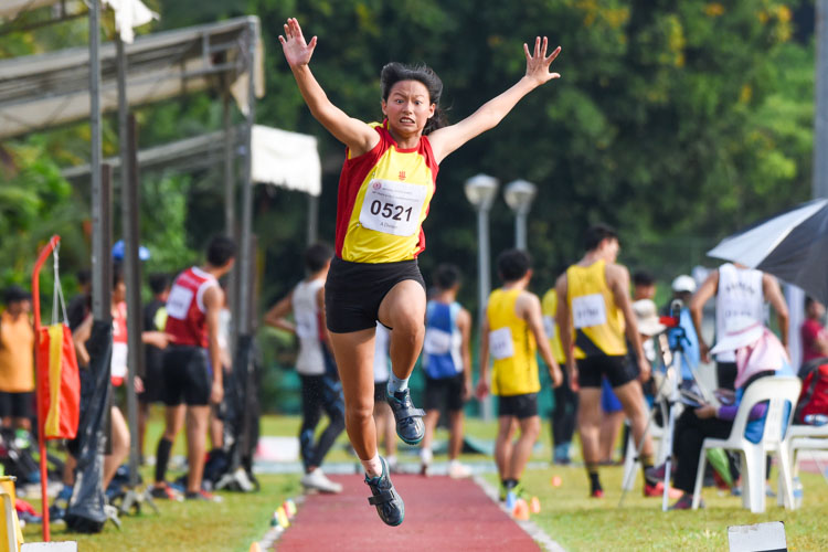 Tan Tse Teng of Hwa Chong Institution leapt 11.25 metres on her last attempt to grab the A Division girls' triple jump gold. (Photo 3 © Iman Hashim/Red Sports)