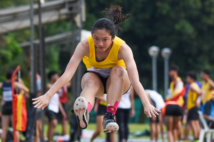 Hannah Loo of VJC leapt 11.05m on her last try to snatch the lead, before HCI's Tan Tse Teng jumped 11.25m right after to make her settle for the silver. (Photo 5 © Iman Hashim/Red Sports)