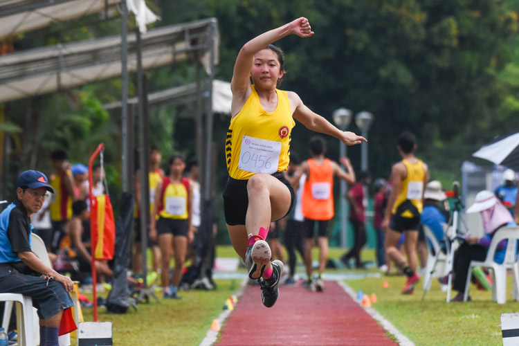 Hannah Loo of VJC leapt 11.05m on her last try to snatch the lead, before HCI's Tan Tse Teng jumped 11.25m right after to make her settle for the silver. (Photo 4 © Iman Hashim/Red Sports)