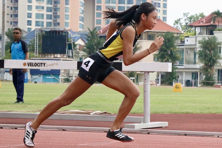Tong Yan Yee of Crescent Girls' School placed third with a timing of 1:10s.