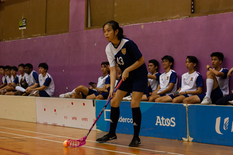 Teo Wei Ting Glenda (CJC #43) looks for a teammate to pass the ball to. (Photo 3 © REDintern Jordan Lim)