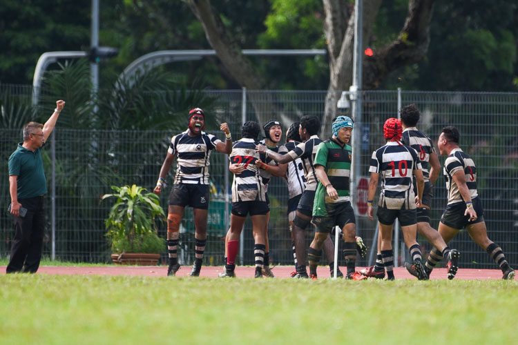 Saints celebrate a late try by Matthew Ng (SAJC #15) that cut their deficit to just two points. (Photo 1 © Iman Hashim/Red Sports)