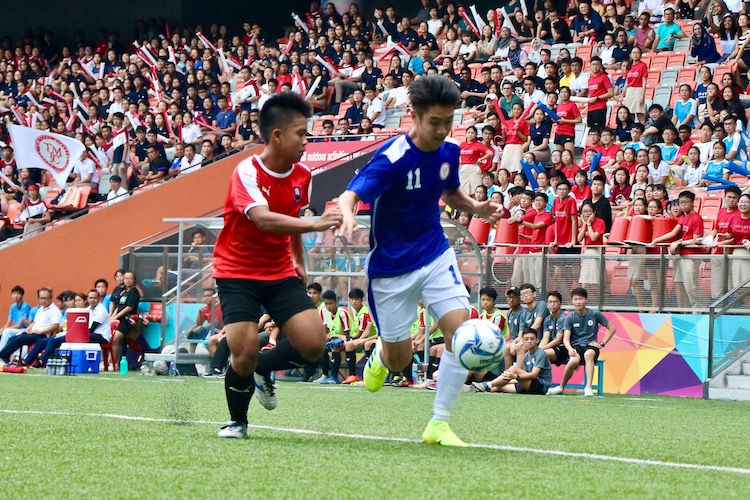 Jordan Ng (#11) of TMJC in action as he brings the ball away from his opponent. 
