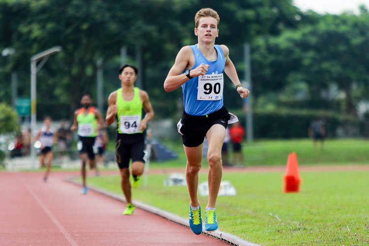 Valentin Van Wersch (#90) of JS Athletics finished fifth overall in the Men’s 1500m with a time of 4:27.93. (Photo 42 © Clara Lau/Red Sports)