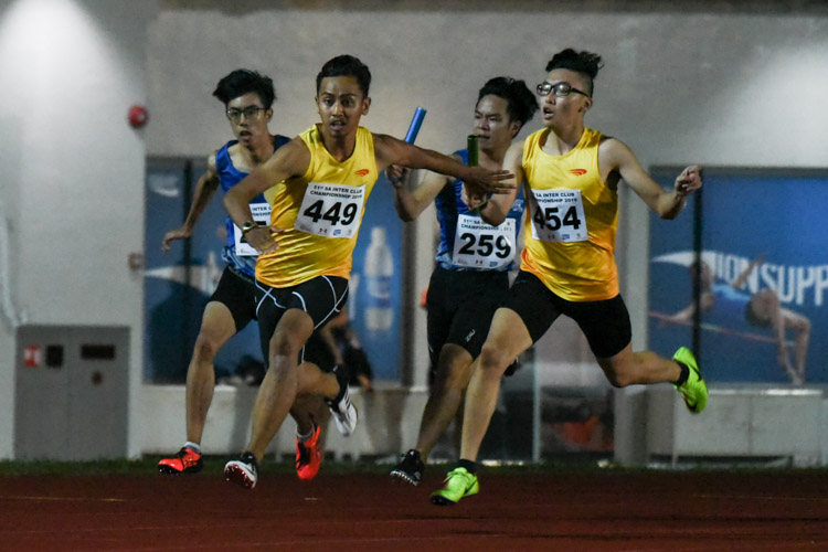 Ian Koe passes the baton to Muhammad Naqib Asmin (#449) in the first changeover of the Men's 4x100m Relay timed finals. Their team from Wings Athletic Club emerged champions with a time of 43.05s. (Photo 1 © Iman Hashim/Red Sports)