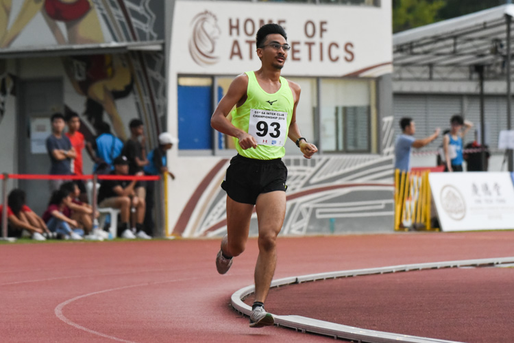 Shohib Marican (#93) finished seventh in the Men's 5000m with a time of 16:57.63. (Photo 1 © Iman Hashim/Red Sports)