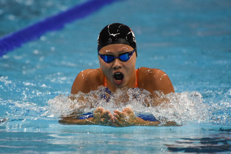 Christie May Chue swimming the breaststroke leg in the Women's 200m Individual Medley A-final. A late surge helped her clinch the gold medal with a time of 2:19.58. (Photo 1 © Iman Hashim/Red Sports)