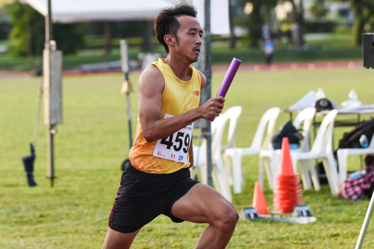Daryl Liew running the third leg for Wings Athletic Club in the Men's 4x400m Relay timed finals. His team finished third in 3:34.37. (Photo 1 © Iman Hashim/Red Sports)