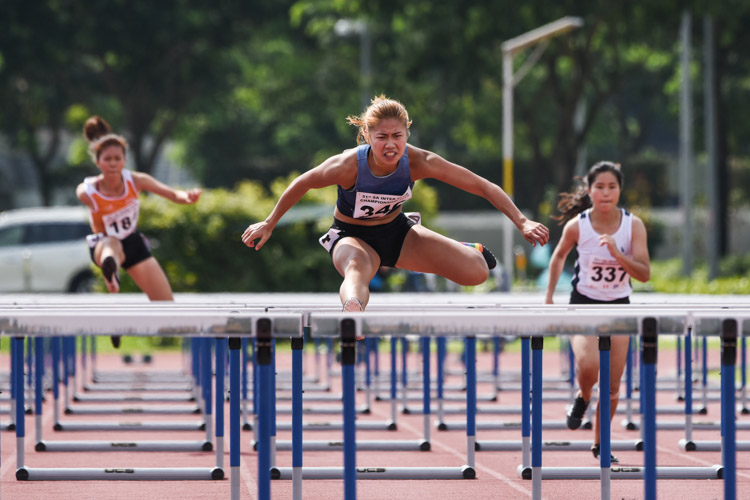 Kerstin Ong of SMU finished first in the Women's 100m Hurdles final with a time of 15.82s. (Photo 1 © Iman Hashim/Red Sports)