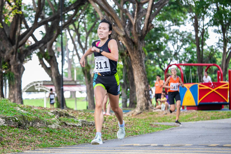 Jillian See (#311) of SIM finished 12th in the Women's race in 27:27. (Photo 1 © Iman Hashim/Red Sports)