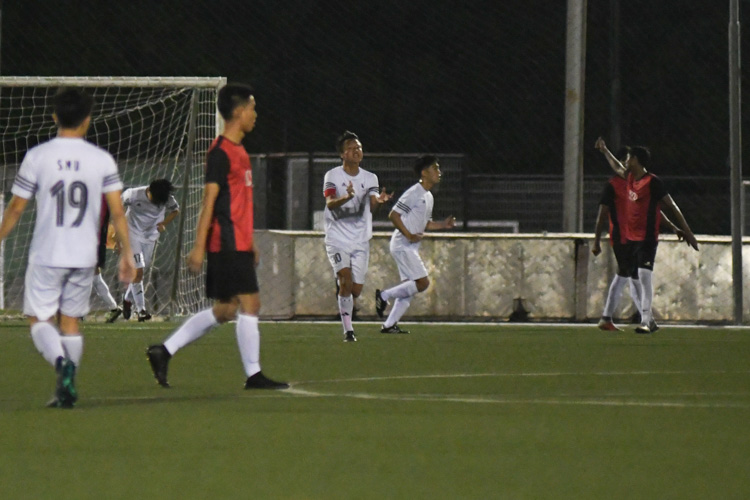 Tan Yu Jing (#10) encouraging his teammates after pulling one goal back for SMU. NTU put up an attacking exhibition to win 6-1 against SMU in their opening IVP Football competition. (Photo 1 © Stefanus Ian/Red Sports)