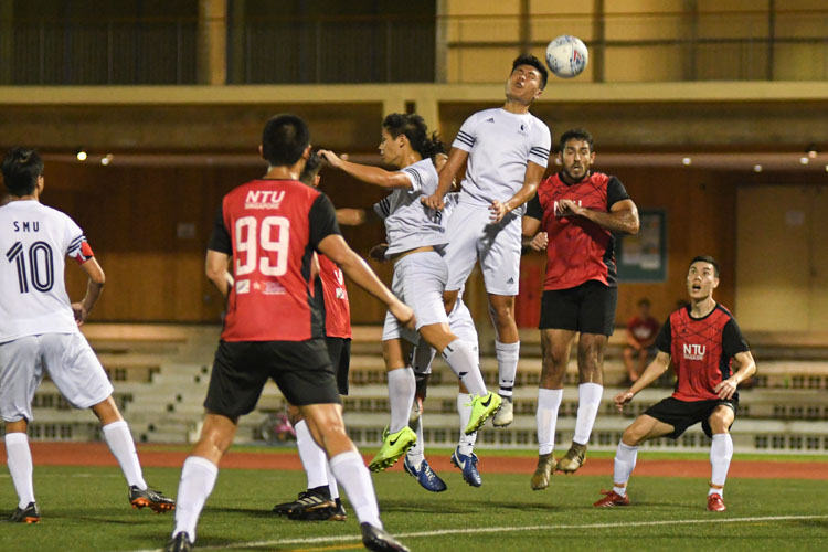 NTU put up an attacking exhibition to win 6-1 against SMU in their opening IVP Football competition. (Photo 1 © Stefanus Ian/Red Sports)