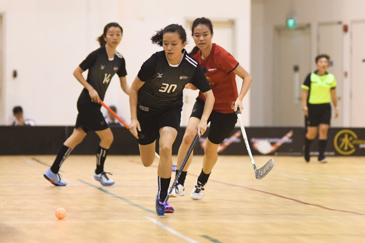 In a top-of-the-table clash, NTU cruised to a 5-0 victory over TP to book their place in the semi-final. (Photo 1 © Stefanus Ian/Red Sports)