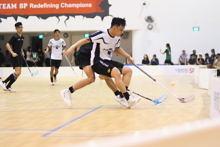 Singapore Management University knocked Singapore Polytechnic out of the IVP with a score of 6-2 in their final group match. (Photo 1 © Stefanus Ian/Red Sports)