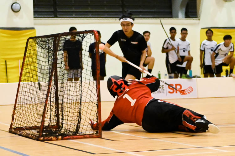 Singapore Management University knocked Singapore Polytechnic out of the IVP with a score of 6-2 in their final group match. (Photo 1 © Stefanus Ian/Red Sports)