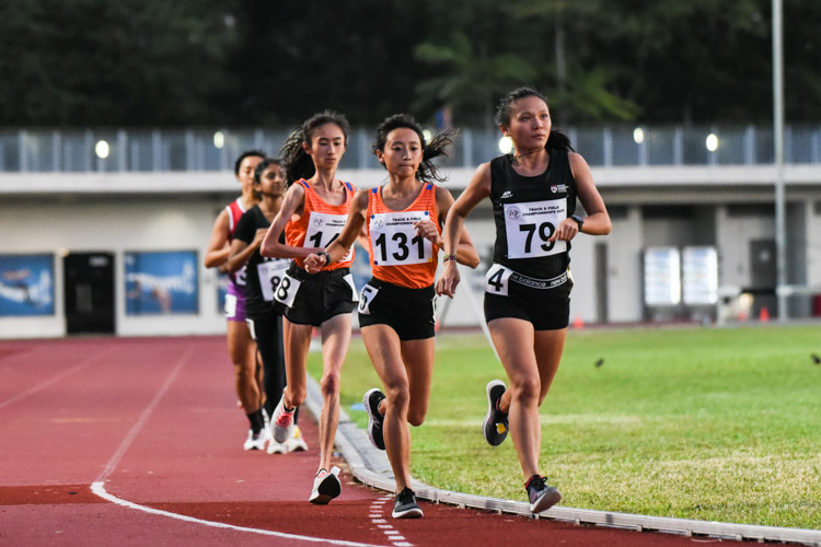 The front three of NTU's Nicole Low (#79) and NUS' Toh Ting Xuan (#146) and Vanessa Lee (#131) in the Women's 10,000m on Wednesday, January 15. (Photo 1 © Iman Hashim/Red Sports)
