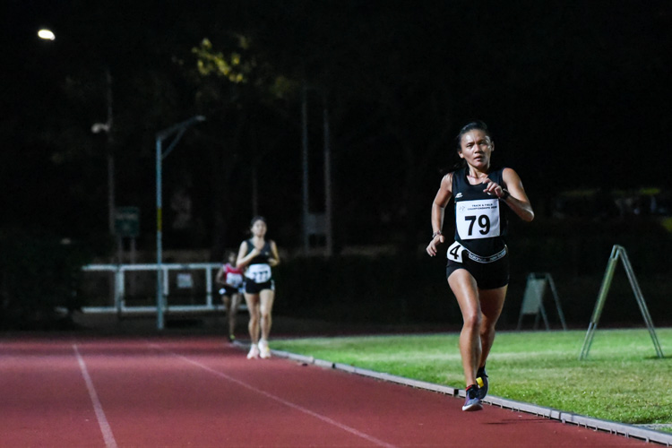 Nicole Low (#79) of NTU finished third in the Women's 10,000m with a time of 42:03.44. (Photo 1 © Iman Hashim/Red Sports)