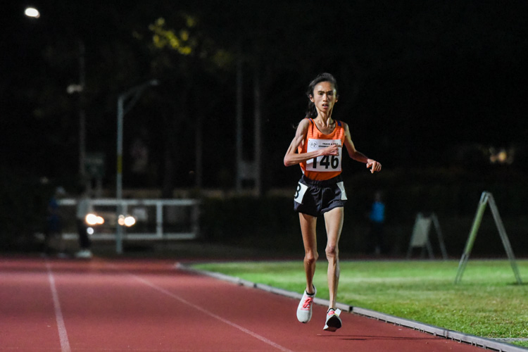 Toh Ting Xuan (#146) of NUS finished second in the Women's 10,000m with a time of 41:03.60. (Photo 1 © Iman Hashim/Red Sports)