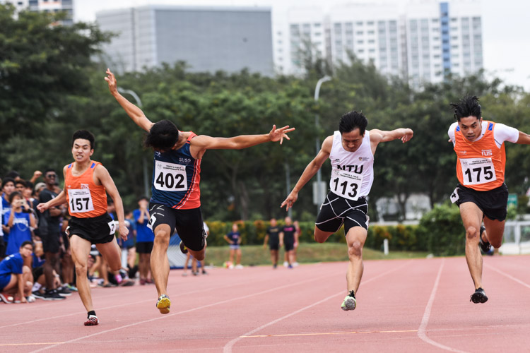 Muhammad Naqib Asmin (#402) of SUSS snatched victory in the Men's 200m final with a time of 22.22 seconds. Dexter Lin (#175) of NUS grabbed the silver in 22.34s, NTU's Calvin Quek (#113) the bronze in 22.40s, while NUS' Elgene Chng (#157) finished fourth in 22.91s. (Photo 1 © Iman Hashim/Red Sports)