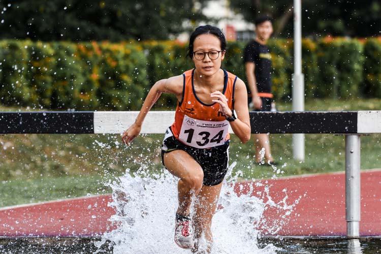 Kathleen Lin (#134) of NUS finished second in the Women's 3000m Steeplechase with a time of 13:55.55. (Photo 1 © Iman Hashim/Red Sports)
