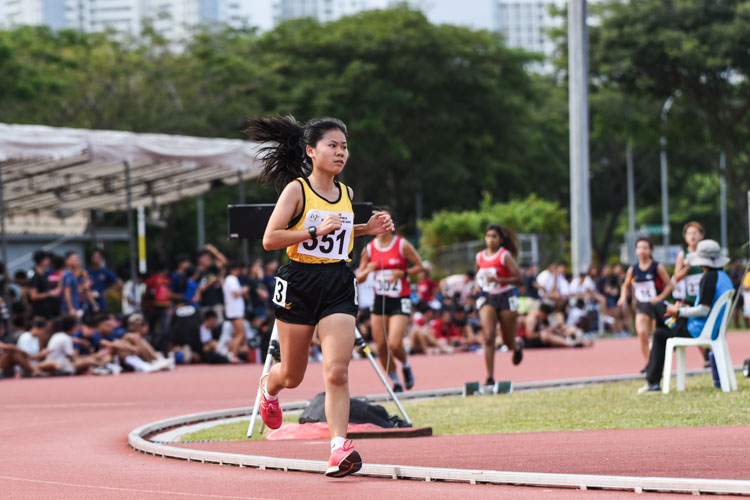 Lin Hui Qin (#351) of Singapore Polytechnic finished seventh in the Women's 5000m with a time of 22:46.46. (Photo 1 © Iman Hashim/Red Sports)